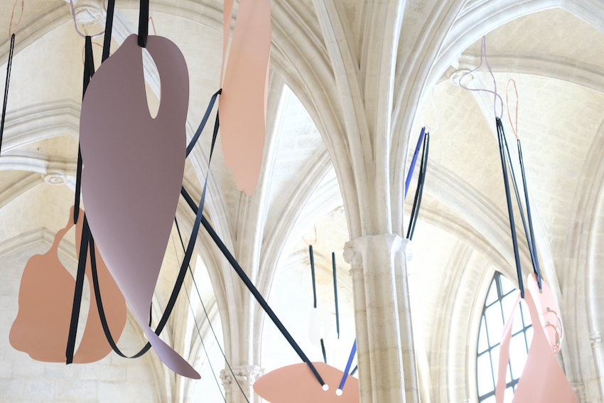 Gwendoline Perrigueux, vue d'exposition Il est plus beau d’éclairer que de briller seulement, Collège des Bernardins, Paris, 2019