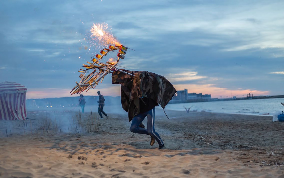 Pierre Gaignard, Bagnolet chamanique 4k. Marée basse, Trouville, 2018.