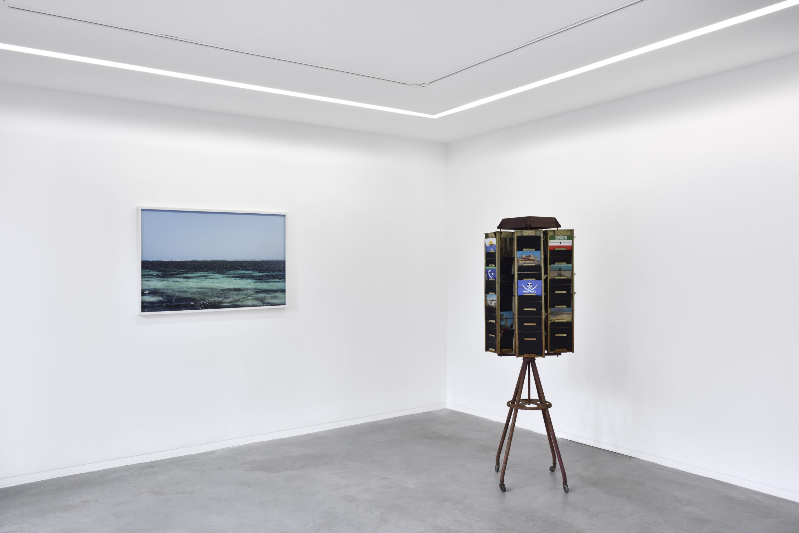Louis-Cyprien Rials, vue d’exposition Par la fenêtre risée, Galerie Eric Mouchet, Paris, 2019. Photo Rebecca Fanuele