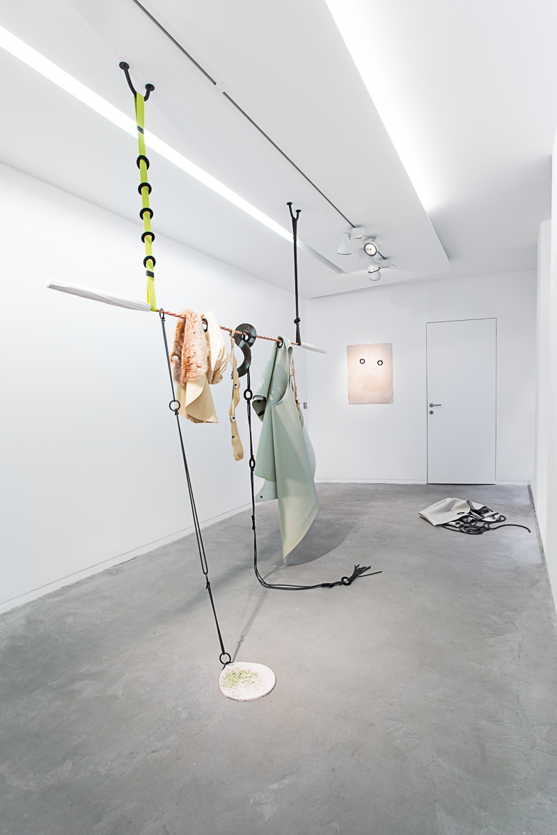 Gwendoline Perrigueux, vue de l'exposition Velvet Lashes, Galerie Eric Mouchet, Paris, 2019. Crédit photo : William Gaye